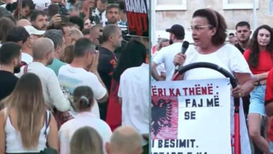 ‘Me atletet e bardha mendon se mashtron ndërkombëtarët’, protestuesja: Rama vodhi buxhetin, i dha 4.2 mln euro një këngëtari tallavaje