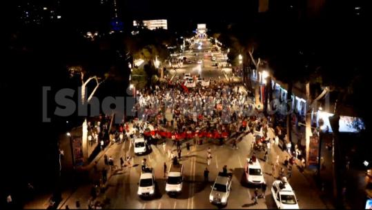 Tkurrja e protestës, organizatorët: S'numërohen numrat, por ditët që jemi në shesh! Protestuesit me gjuhë dhune: Ta tërheqim zvarrë Ramën, pushtetin ia marrim edhe me forcë