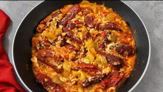 Fërgesë me domate dhe vezë - Menemen, fërgesa turke nga zonja Albana 