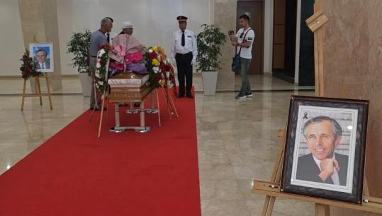 U shua në moshën 78-vjeçare, i jepet lamtumira e fundit ikonës së humorit Todi Llupi
