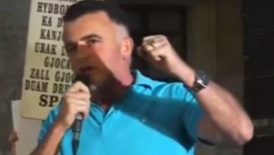 ‘Të marrim armët’- Protestuesi gjen armikun: SHBA, BE dhe SPAK na kanë futur thikën pas shpine! Ramën e solli Amerika për të na shuar ne!