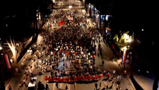 Protesta/ Shpalosen të tjera kërkesa, Gjeka: Fond Kombëtar për menaxhimin e pasurive bregdetare, fitimet t'u ndahen shqiptarëve! Sulm SHBA-së e BE: Po na fusni thikën pas shpine