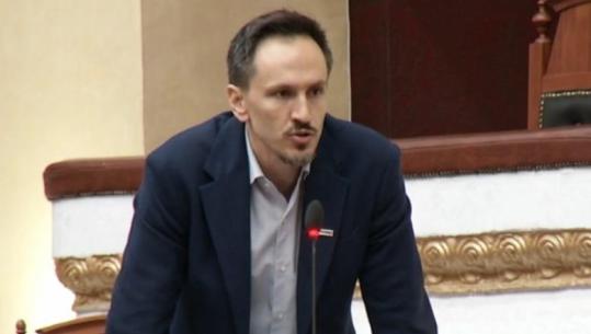 ‘Votuat kundër gjenocidit serb në Kosovë’, Muçi: Shoku Bido, na ke munguar! S’merrem me salcat e sufllaqeve të tua