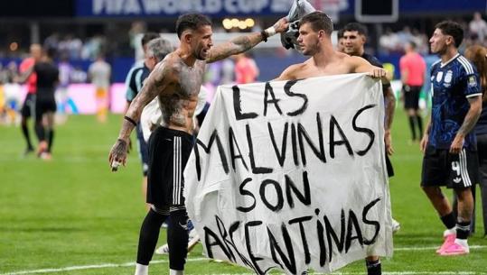 Argjentina rrezikon gjobë nga FIFA për banderolën 'Las Malvinas', historia e luftës me Mbretërinë e Bashkuar! U vranë 910 ushtarë