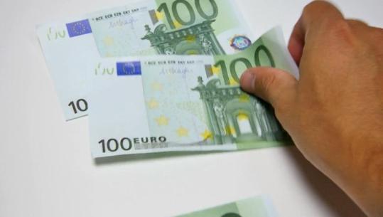EURO prek minimumin e ri historik, po këmbehet me 93.6 lekë