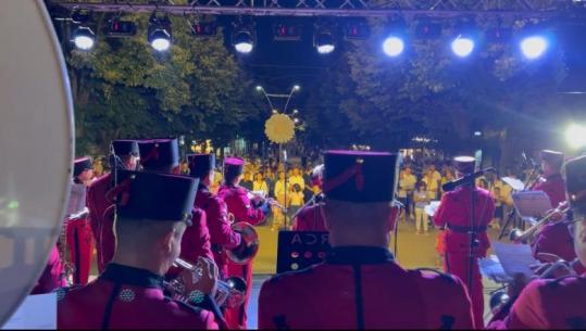 Festivali Ndërkombëtar i Bandave rikthen atmosferën festive në Korçë me pjesëmarrjen e rreth 200 artistëve