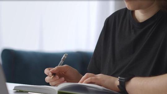 Risia te italishtja, për herë të parë diplomë e dyfishtë! Studentët 2 vite në Shqipëri, i treti në Itali