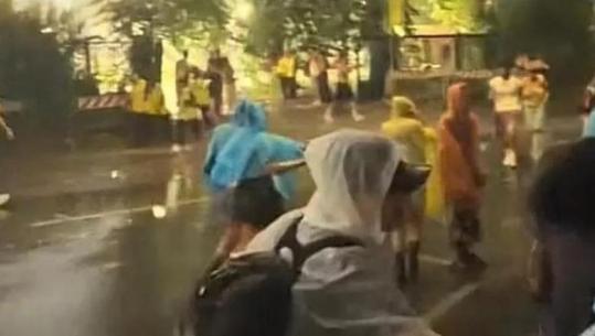 Stuhi e fortë në Milano, ndërpritet koncerti i këngëtarit Bad Bunny! 80 mijë spektatorë evakuohen nga hipodromi La Maura