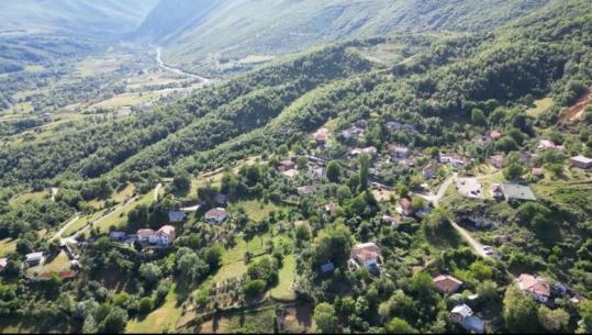 Fshati Godvi në Bulqizë, një atraksion turistik në veri të vendit! Turistët mahniten nga pamjet dhe mikrpritja e vendasve 