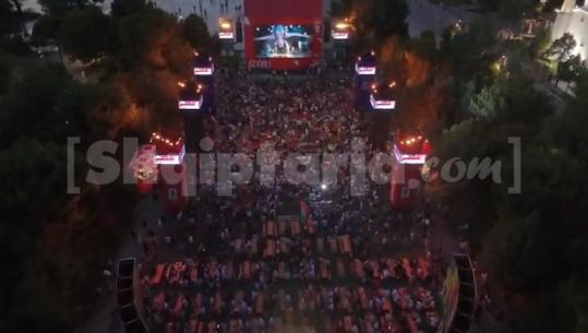 ‘Ethet’ e finales së Botërorit, tifozët ‘pushtojnë’ Fan Zone në sheshin ‘Skënderbej’