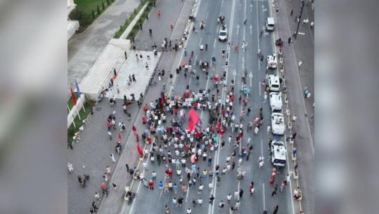 Zbehet dukshëm pjesëmarrja e protestës, Balla: Kanë mbetur vetëm sorrat, flamingot meritojnë reflektimin tonë