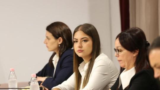 'Pseudopatriotë, ju votuat kundër Shqipërisë në BE', Sara Mila përplaset me Haxhinaston në Komision: Bëjeni atdhetarizmin në letër, jo vetëm në fjalë