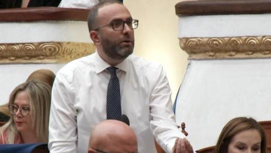 ‘Fusni pyetjet tona në seancë, lexoje njëherë rregulloren’, Bardhi akuza Peleshit: Shtëpinë s’ta dimë se jeton me qira! E ke te ‘White Rock’ me Belindën!