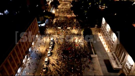 Protesta kundër Ramës ‘mbijeton’ në ditën e 51-të, pjesëmarrja vazhdon të ulet