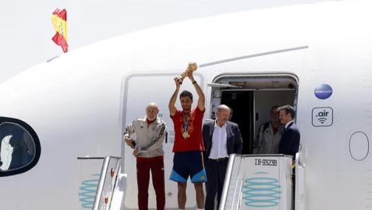 Spanja kthehet në shtëpi si kampione Bote, Mbreti Felipe: Një fitore epike