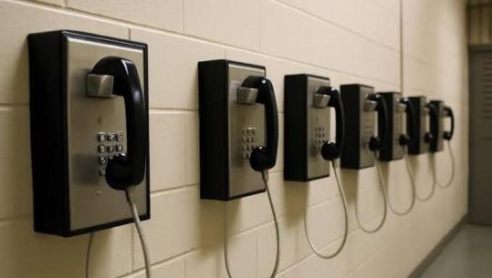 ’900 thirrje në ditë’, The Telegraph: Shqiptarët drejtojnë nga burgu bandat kriminale, arrijnë numrin më të lartë të telefonatave ndërkombëtare