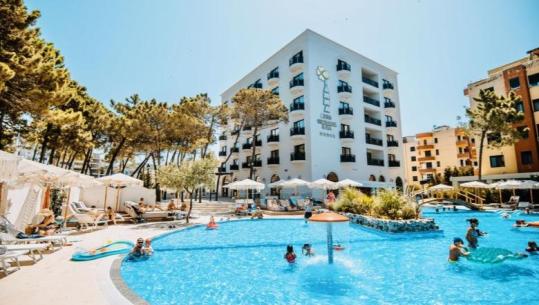 Sherr për zhurmat, stafi i një resorti në Golem dhunon 5 turistët turq! Në pranga menaxheri dhe një punonjës i plazhit, 2 të tjerë në hetim