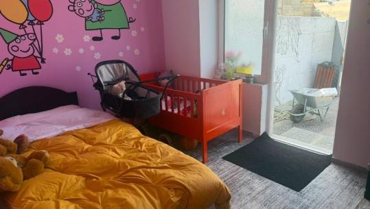 U arrestua dhe u dërgua në burgun e Pojskës bashkë me foshnjën 1-vjeç, Avokati Popullit: Hetim për procedurën, nesër presim lirimin e saj