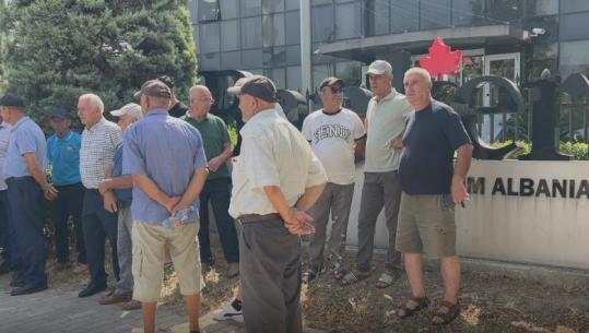 'Nuk po na paguajnë qiranë e tokës', banorët e Patos-Marinzës protestë para Bankers Petroleum: Mos na përgjysmoni pagesën