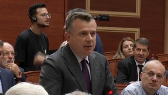 ‘Kostumin tim nuk e mbush dot’, Balla i përgjigjet Bardhit: Pse nuk i plotëson kërkesat e protestuesve? Çoje Saliun në burg