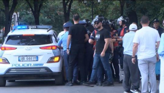 Përplasjet me policinë, 1 shoqëruar te 'Rruga e Elbasanit'