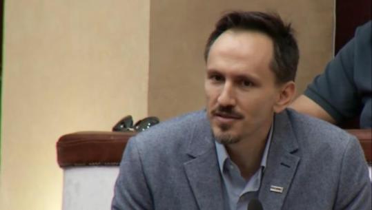‘Po e mbyllni me vezë’, Muçi ‘parashikon’ sesionin parlamentar të shtatorit: Hyni në zgjedhje të parakohshme, po fituat 100 mandate, hallall!