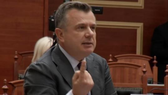 ‘Protesta e vetme që kërkon arrestimin e kryetarit të PD’, Balla ironi: Keni hallin se s’ju doli fotografia mbrëmë te vallja
