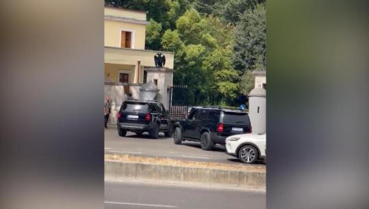 Mbledhja e grupit të PS dhe qeverisë, Rama mbërrin te Pallati i Brigadave