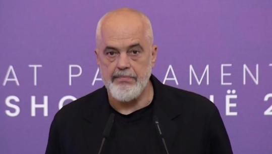 Rama vjen me dy dokumente në mbledhjen e grupit: Mishërojnë reflektimin tim për bulevardin e flamingove, kthesë për mandatin e katërt