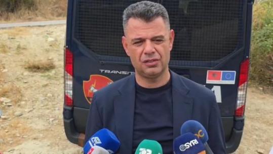 'Mos m’u afroni se do të vras veten', autori i dyshuar i vrasjes në Roskovec nuk dorëzohet, flet drejtori i Policisë Fier: RENEA në negociata