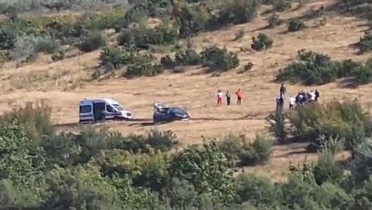 Roskovec/ Pas vetëvrasjes së 35 vjeçarit Refit Buzi, zona rrethohet nga policia, mbërrin ambulanca (VIDEO)