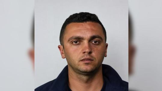I kërkuari nga SPAK, Denis Tafili shfaqet në Durrës, godet me qytën e pistoletës një 36-vjeçar dhe largohet! AMP nis hetimet për policin e përfshirë në sherr, ku pati dhe të shtëna