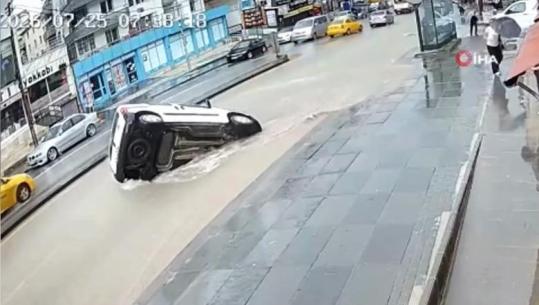 Turqia goditet nga moti i keq/ Rrugët në Ankara kthehen në lumenj, përmbyset makina