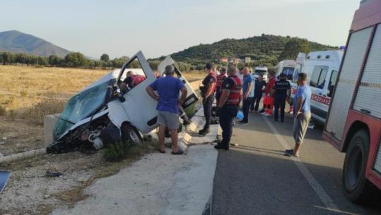 Aksident i rëndë në Vlorë, furgoni del nga rruga! 1 i vdekur dhe 5 të plagosur rëndë
