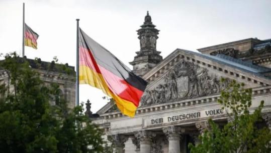 Sulmi terrorist në Paradën e Krenarisë, flamujt në parlamentin gjerman ulen në gjysmështizë