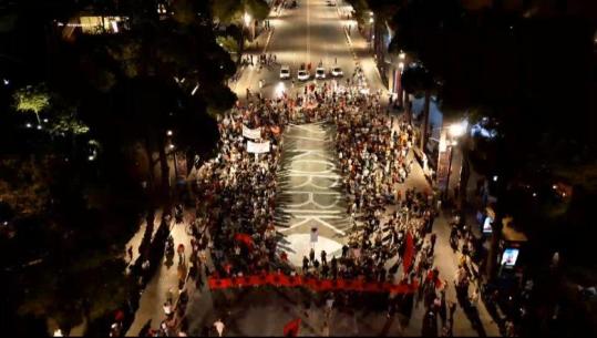 Dita e 57-të e protestës, thirrjet: Rama është i pabesë, nuk ikim nga sheshi derisa ta largojmë! Policia mos të instrumentalizohet (VIDEO)