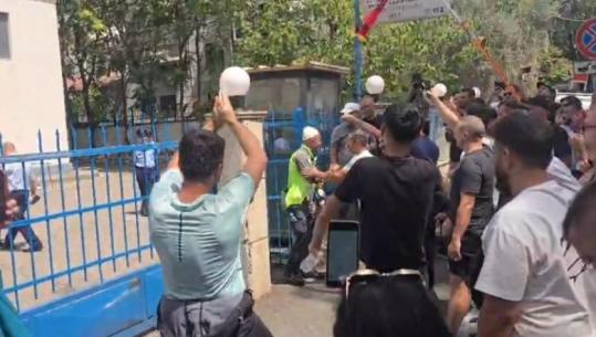 U shoqërua nga policia, lirohet aktivisti Arben Kola