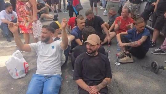 ‘Lironi çunat’, protestuesit vendosen te komisariati nr. 1