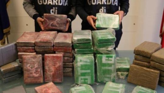 Kapet gomonia e shpejtë me 2.6 ton kokainë në Oqeanin Atlantik! Një shqiptar mes 4 të arrestuarve, priteshin rreth 500 mln euro nga shitja e drogës