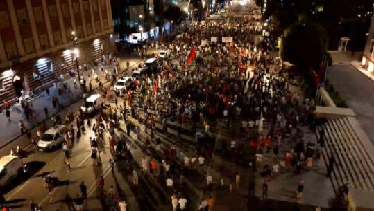 Protesta e 58-të para Kryeministrisë, protestuesit: 1 mijë policë mbrojtën sot Kuvendin, kjo tregon frikën e pushtetit
