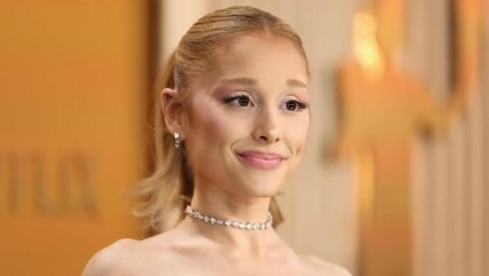 I vodhën këngë të papublikuara, Ariana Grande padit hakerët! Këngëtares i shesin edhe foto e video në internet