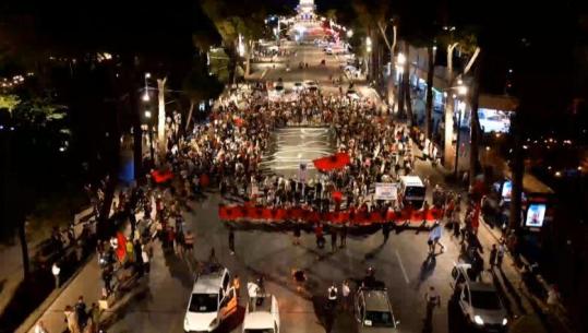 Protesta në ditën e 59-të, akuza policisë për tubimin te parlamenti: Reagim jo proporcional! ‘Grisin’ kontratën me Ramën