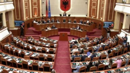 U miratua me 74 vota nga socialistët, vetëm 19 prej tyre lexuan marrëveshjen për huanë nga SHBA-të