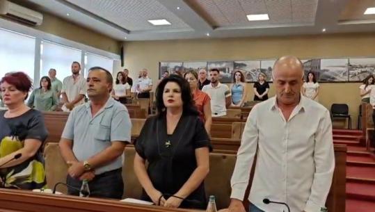 Shpërthimi i një bombole gazi i merr jetën nënës 24-vjeçare dhe dy fëmijëve të mitur, Këshilli Bashkiak Shkodër nis mbledhjen me 1 minutë heshtje