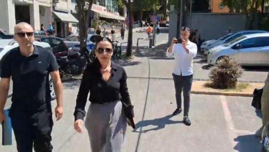 Belinda Balluku mbërrin në SPAK! GJKKO zgjati hetimet, Prokuroria i komunikon sot akuzën e shkeljes me tenderët për 6 raste të tjera