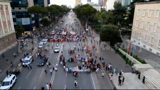 Protesta në ditën e 62-të, protestuesit: Nuk tërhiqemi deri në dorëheqjen e Edi Ramës! Reforma Territoriale synon shpopullimin e vendit