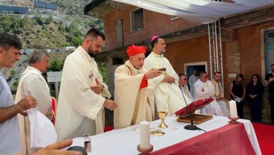 Kardinal Ernest Simoni rikthehet në Spaç, meshë në ish-burgun e diktaturës ku vuajti për 12 vite! Letra e Papa Leone: Shumë njerëz mbartën kryqin e rëndë të padrejtësisë