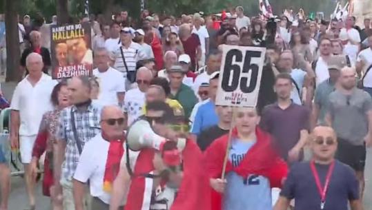 Dita e 65-të e tubimit, protestuesit marshojnë drejt Kryeministrisë, kërkojnë dorëheqjen e Qeverisë