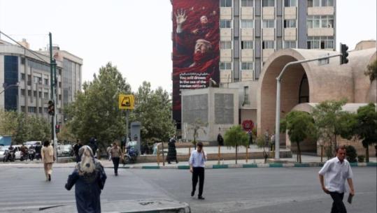 Lufta/ Trump: Negociatat kanë nisur, mundësia e fundit për Iranin! Teherani mohon deklaratat e presidentit! Goditet anija tregtare në Hormuz