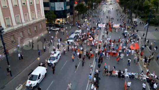 Dita e 66-ë e tubimit, protestuesit marshojnë drejt Kryeministrisë! Kërkojnë dorëheqjen e Qeverisë